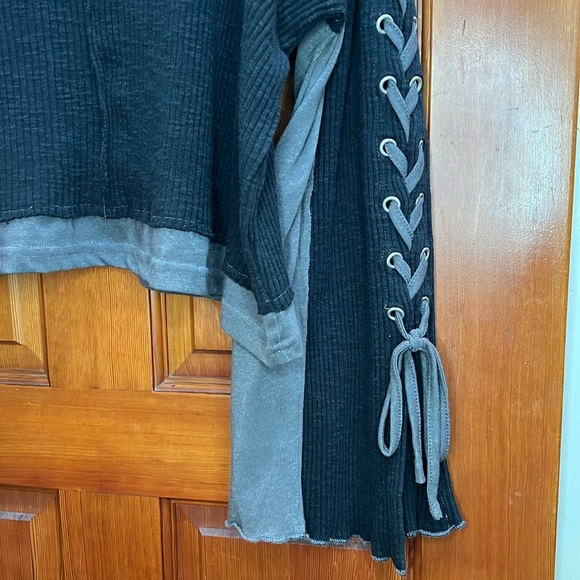 POL Top Pop-over Crisscross Lacing down sleeves Sz L/ Oversize Fit/V-Neck/ NWOT - Picture 11 of 17